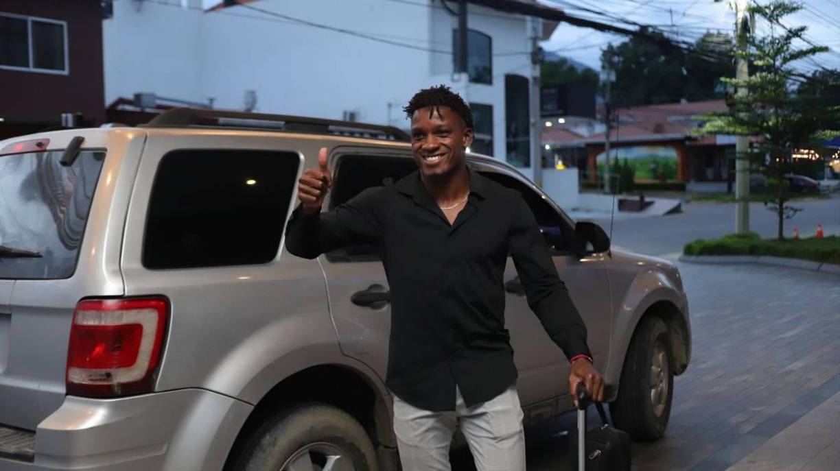 Varios de los seleccionados convocados por Reinaldo Rueda arribaron este domingo a San Pedro Sula para sumarse a la concentración.