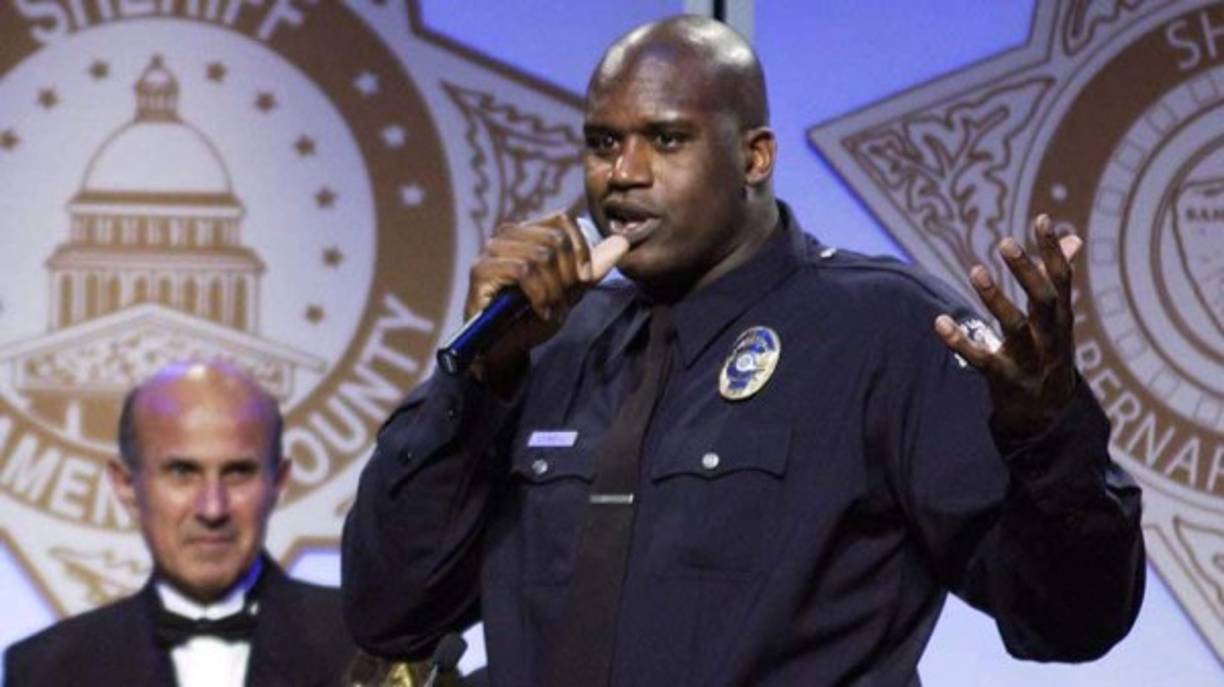 Shaquille O'Neal también se ha estado preparando para desempeñarse como sheriff. 'Cuando yo era pequeño, la gente quería y respetaba a los policías, a los agentes. Yo quiero ser el que traiga eso de vuelta”, indicó.