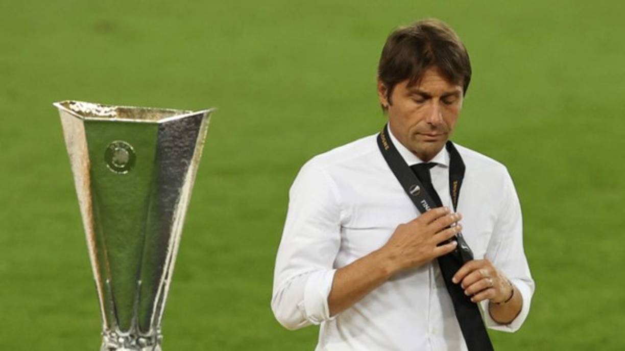 La Gazzetta dello Sport, informa que las horas de Antonio Conte como entrenador del Inter estarían contadas. El estratega no tiene una buena relación con la directiva del club por lo que se estaría marchando del equipo.<br/>