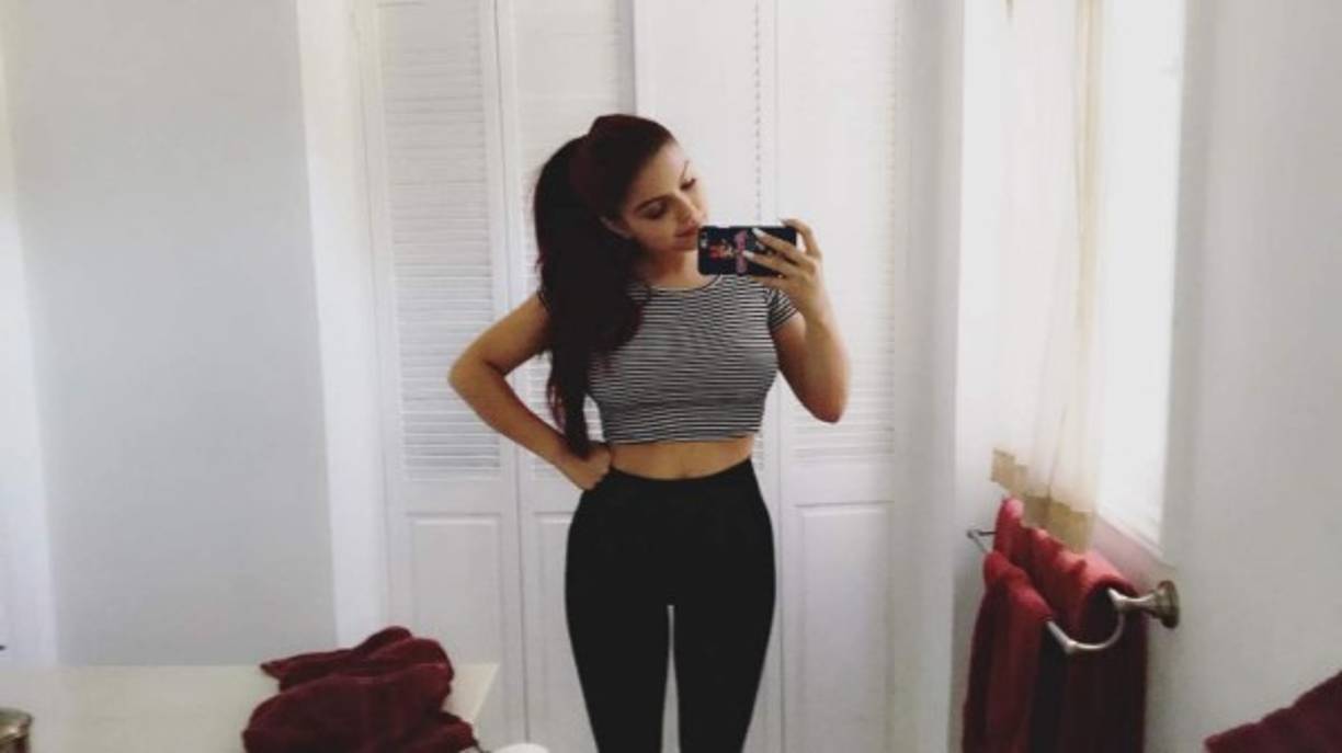 “¡2 millones! ¡Wow! No lo puedo creer… Los amo muchísimo, chicos #gracias”, comentó Winter junto a una fotografía donde la podemos ver al volante de un bote, mientras muestra su trasero en su máximo esplendor.