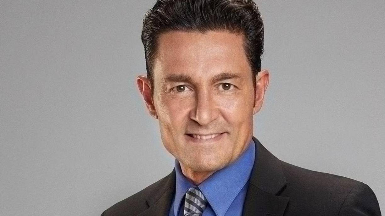 El actor, quien graba actualmente en México la nueva versión de “El maleficio” junto a Marlene Favela, reconoció que hacer pública su relación “no me va a dar más, no me va a dar menos y sí me lo va a desgastar porque si lo que no hago dicen que lo hago mal imagínate si digo lo que hago, le va peor, entonces digo no me interesa”, señaló. 