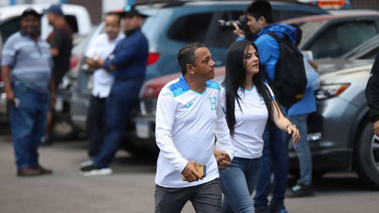 Scarleth Ordoñez es una bella chica hondureña que presume su amor con entrenador catracho.