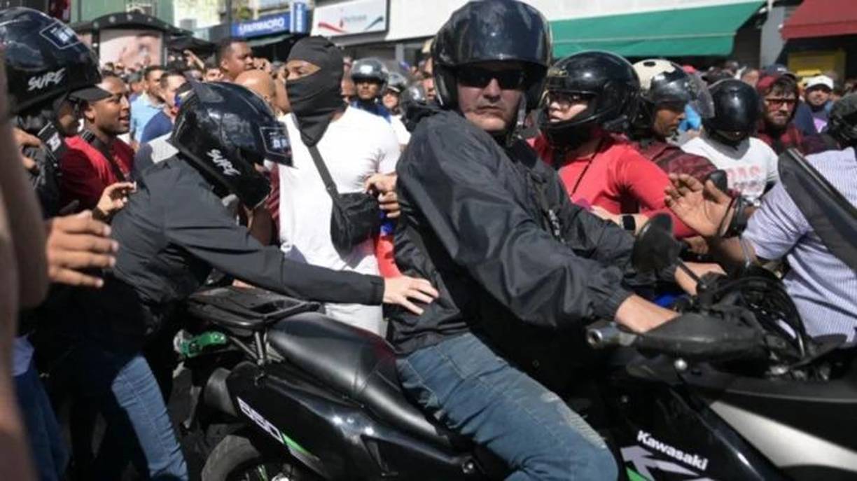 Machado expresó que se encuentra adolorida y con moretones por el violento enfrentamiento, pero animó al pueblo venezolano en seguir con la lucha.