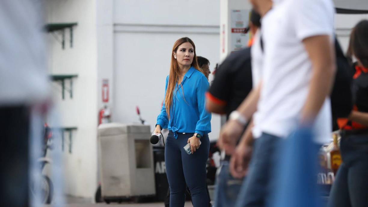 Dani Turcios sorprende con su novia y bellezas en el Honduras-Mexico