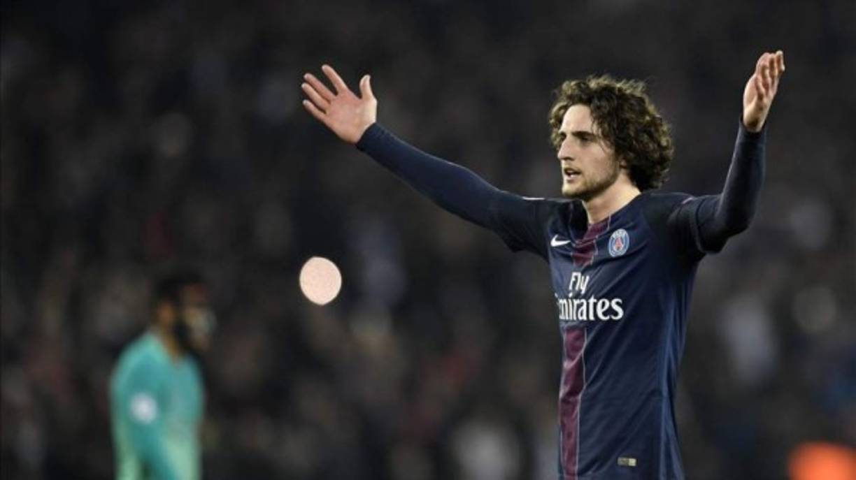 Las negociaciones del FC Barcelona con Adrien Rabiot parecían ir por buen camino. Pero se han encontrado con un obstáculo: el PSG. Los culés ya tenían el visto bueno del jugador a la operación, pero el club francés avisa al Barça que no le dejará salir.