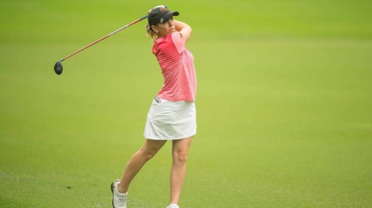 Barquín, nació el 8 de abril de 1995 en Puente San Miguel (Cantabria), era campeona de Europa amateur en 2018 y además fue ganadora de medallas de bronce y plata en los campeonatos europeos absolutos femeninos por equipos en 2015 y 2016, con España.