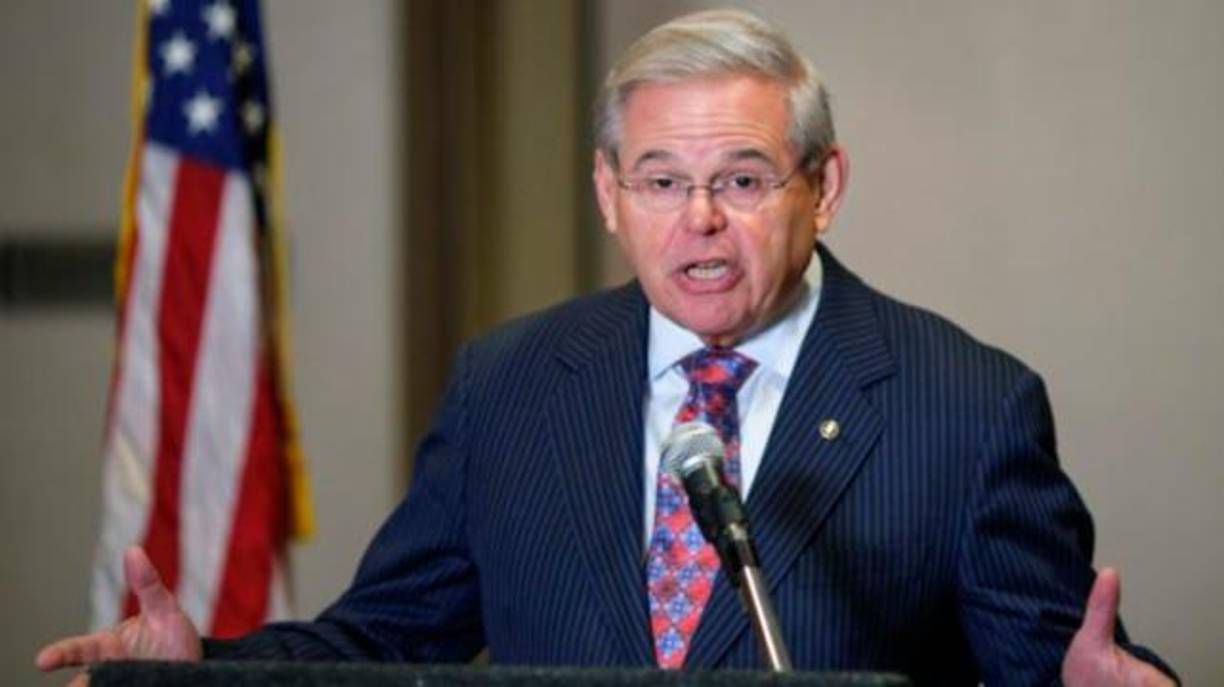 “El senador y su esposa aceptaron cientos de miles de dólares en sobornos a cambio de que el senador Menéndez utilizara su poder e influencia para proteger y enriquecer a esos empresarios y beneficiar al gobierno de Egipto”, declaró Damian Williams, fiscal federal del distrito de Manhattan, Nueva York. 