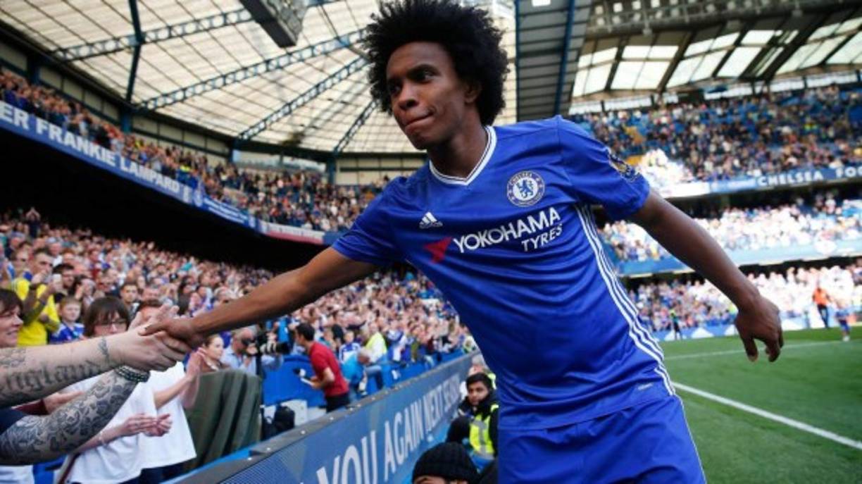 Según el medio 'ESPN', el Manchester United estaría dispuesto a hacerse con los servicios del centrocampista brasileño Willian, del Chelsea. Tiene contrato hasta 2020, por lo que llegarían a ofrecer hasta 40 millones de euros aproximadamente.