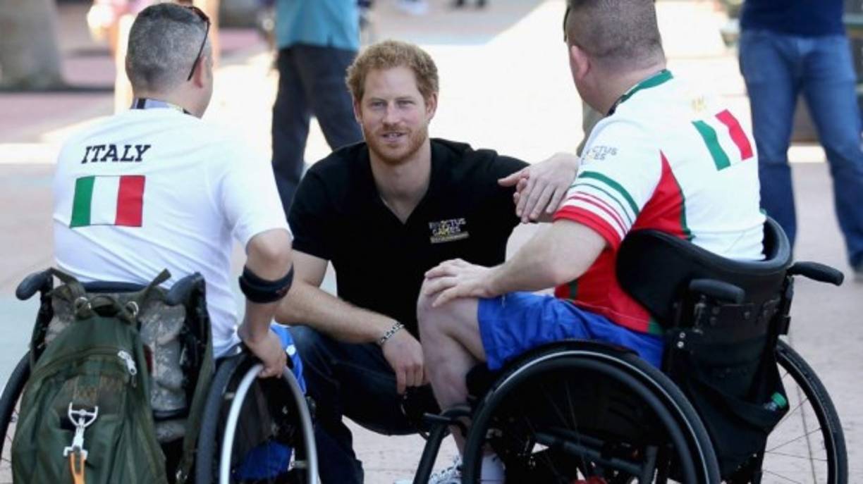 21. En una visita a los EE. UU. en 2012, Harry fue testigo de los Warrior Games., esto lp inspiró para establecer los Juegos Invictus, que continúa siendo un gran éxito hata el día de hoy.<br/><br/>22. El joven príncipe apadrina a más de 20 fundaciones, incluida The Royal Foundation, que fue establecida por Harry, William y Kate Middleton en 2011. Las tres principales áreas de interés para la fundación son: los jóvenes, las Fuerzas Armadas y la conservación, combinando tres de las pasiones de los royals.<br/><br/>
