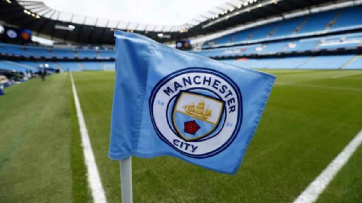 La Premier League ha sancionado al Manchester City con dos años sin poder fichar canteranos y con una multa de 353.000 euros por incumplir las reglas de traspasos de futbolistas de academias.La sanción afecta a cualquier jugador registrado por un club de la Premier o de la English Football League (las cuatro categorías profesionales del fútbol inglés) en los últimos 18 meses.