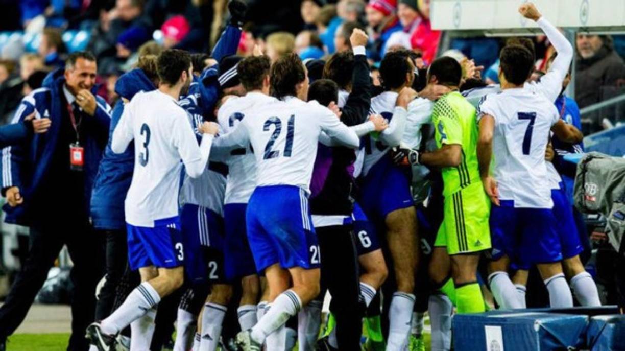Una de las razones que hacen que el nivel de juego de San Marino sea tan bajo es que sus jugadores son amateurs, o sea no se dedican al fútbol de manera profesional. De hecho, dentro de sus jugadores se encuentran contadores, un encargado de una tienda de ropa, un oficinista e incluso un maestro de cerámica.