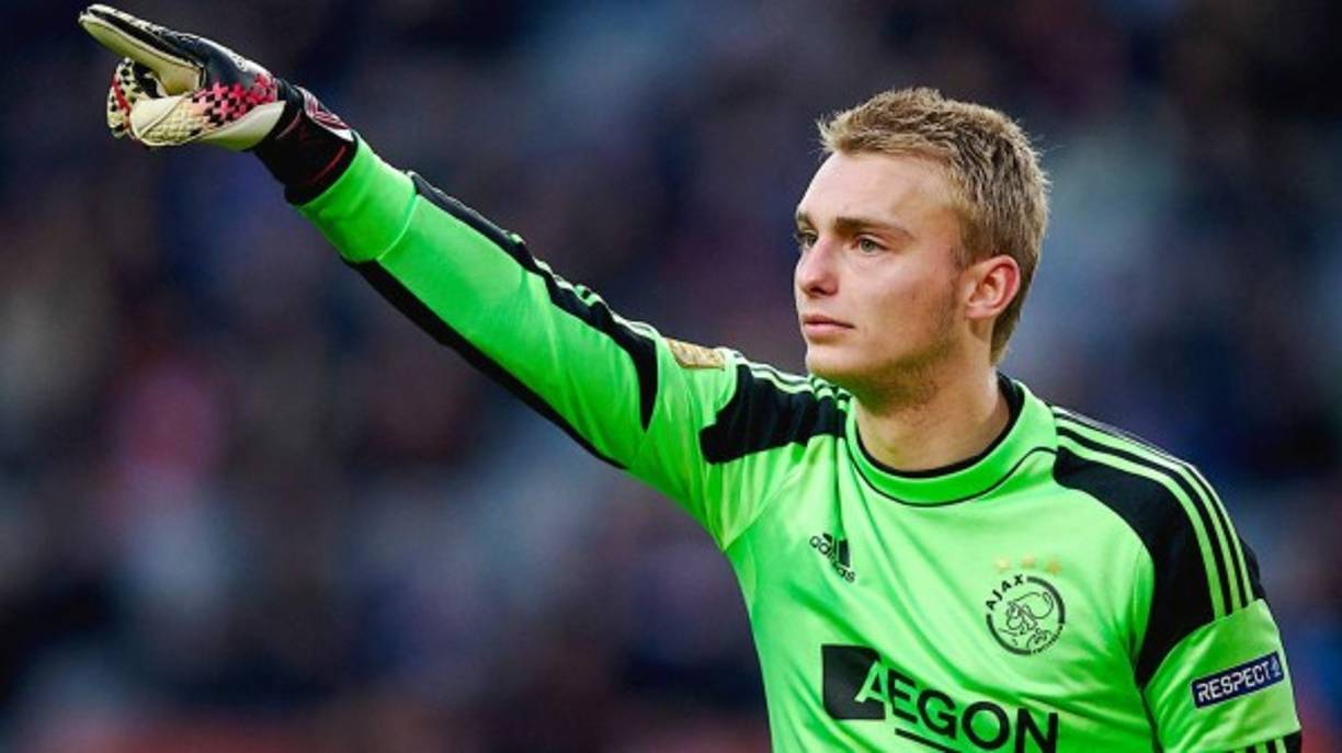 Jasper Cillessen podría ser el sustituto del chileno Claudio Bravo en la portería del FC Barcelona. El guardameta holandés del Ajax llegaría al club azulgrana en caso de que las negociaciones con el valencianista Diego Alves no fructifiquen.