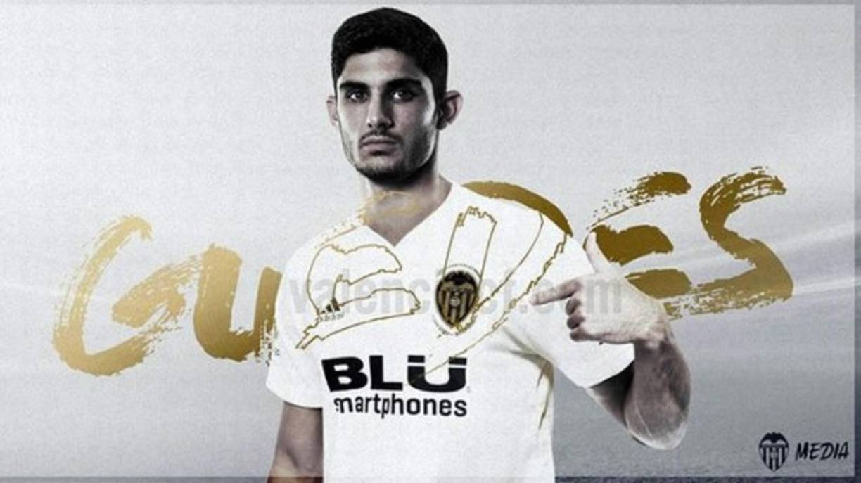 El Valencia anunció finalmente el fichaje de Gonçalo Guedes que firmó hasta 2024, con una cláusula de 300 millones.