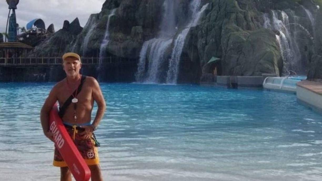 El actor terminó su relación con Grettell para regresar a los brazos de Michelle Vieth, con quien más tarde se casaría.<br/>