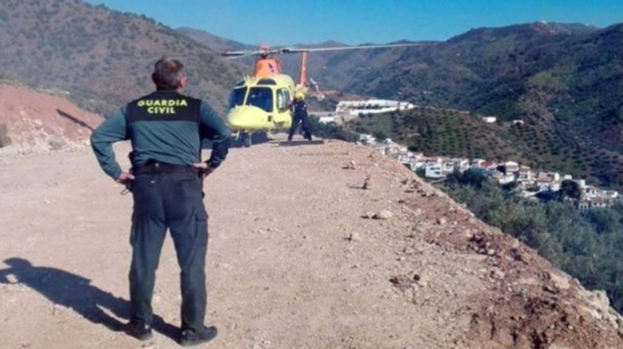 El pozo no tenía protección. En un primer momento oyeron el llanto del niño, pero desde entonces no se ha escuchado nada más, y la estrechez del agujero impide ver en su interior.<br/><br/>
