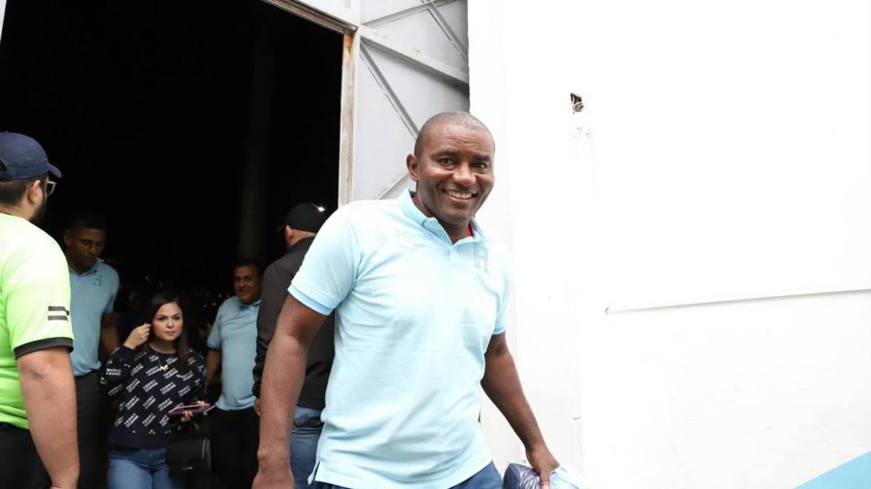 El exseleccionado Robel Bernández es otro de los invitados al Estadio Nacional.