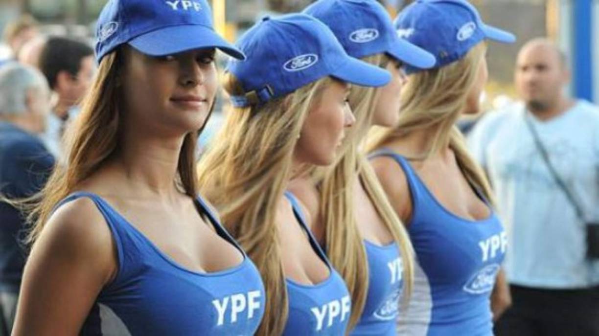 La revista Travelers Digest opina que las mujeres de Buenos Aires son las más bellas de todo Sudamérica; por encima de Brasil y Colombia. Visita Buenos Aires y encuentra una bella mujer que te enseñe lecciones de tango.