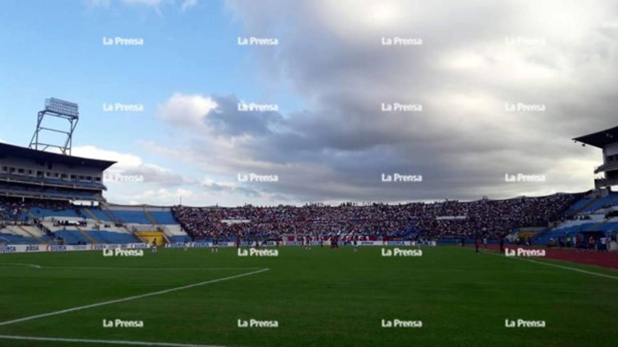 Un gran ambiente se vivió en el clásico entre Marathón y Olimpia en el estadio Olímpico.