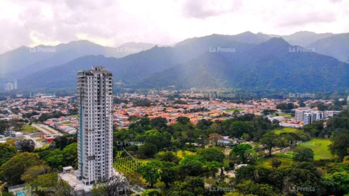 San Pedro Sula ha despertado el desarrollo de complejos verticales, su auge alcanza más de diez proyectos entre condominios y oficinas. <br/><br/>Foto: Igvanas tara
