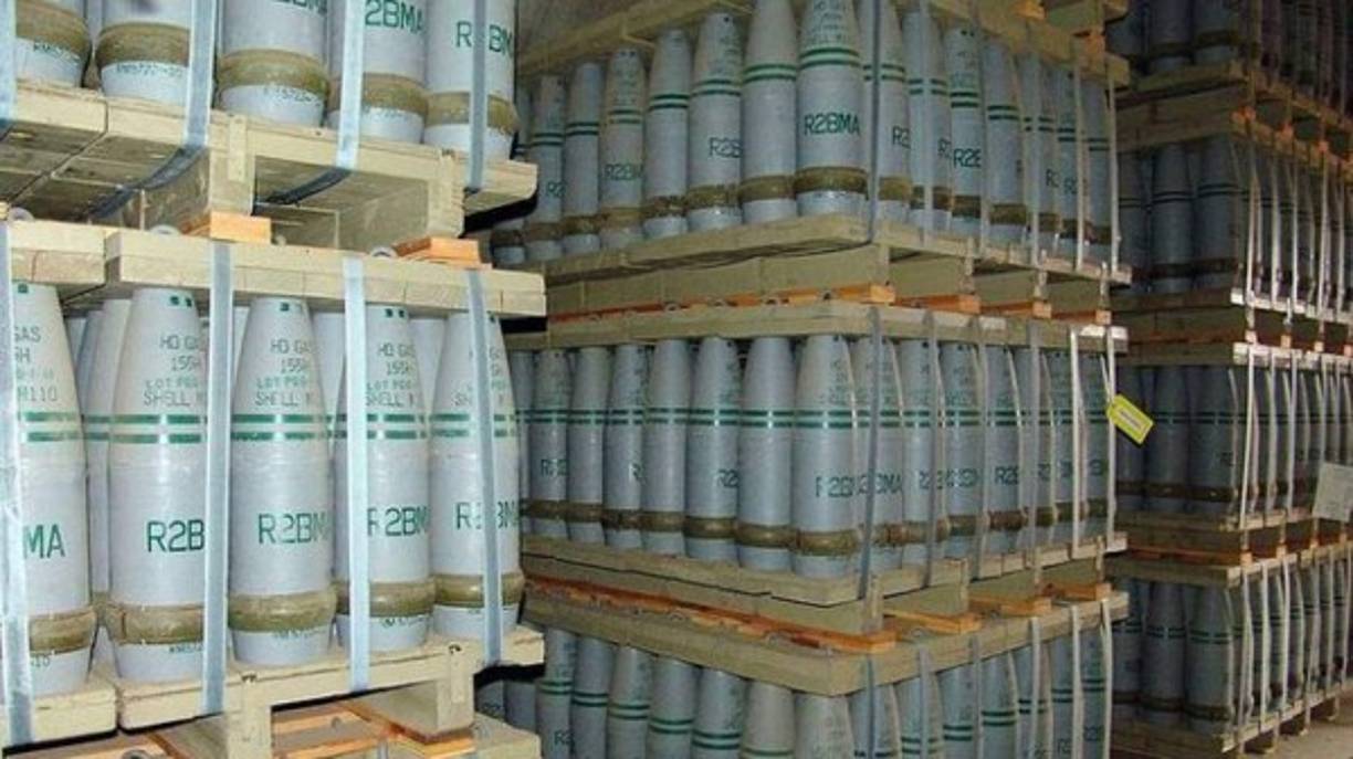 ARMAS MÁSIVAS. Al término de la Primera Guerra Mundial, se condenaba ampliamente el empleo de medios de guerra químicos y bacteriológicos, el cual fue prohibido en el Protocolo de Ginebra de 1925, instrumento precursor de la Convención de 1972 sobre la prohibición de armas bacteriológicas . <br/><br/>La Convención de 1972, fue aprobada por la Asamblea General de las Naciones Unidas, y se abrió a la firma en Londres, Moscú y Washington el 10 de abril de 1972. Entró en vigor el 26 de marzo de 1975 y es vinculante hoy para una amplia mayoría de Estados