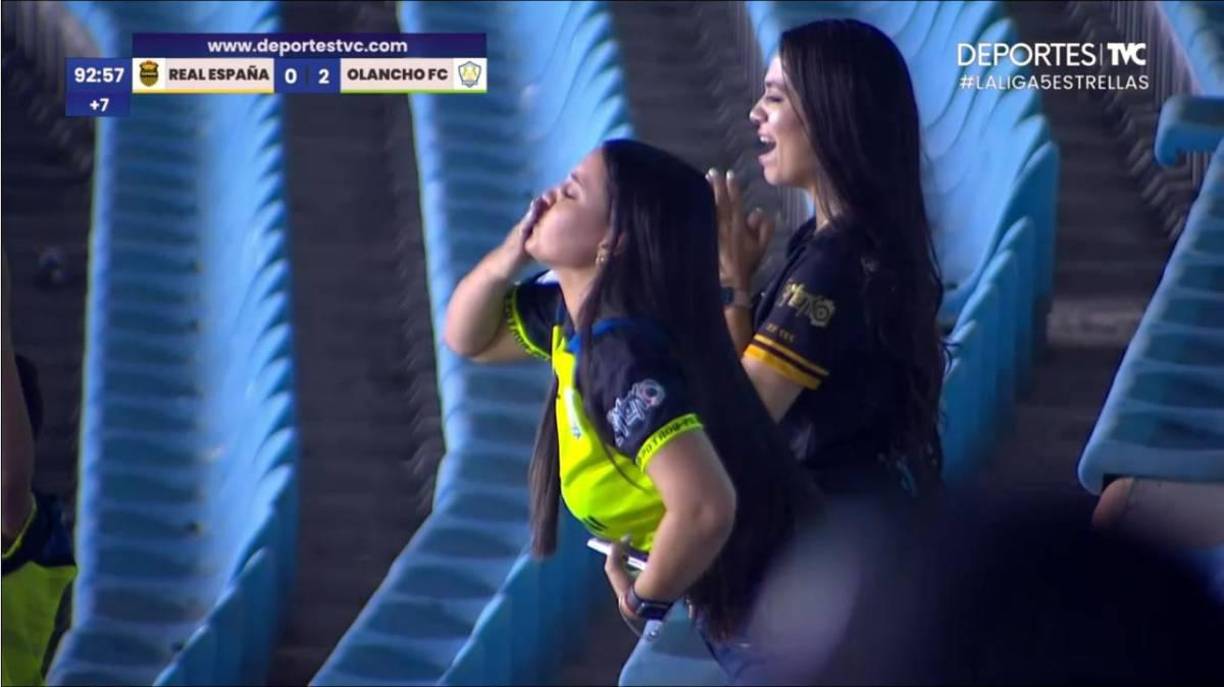 Tras el segundo gol de los Potros marcado por Christian Cálix, la bella joven fue captada en el momento que tiraba un beso. La chica es la pareja sentimental del futbolista antes mencionado.