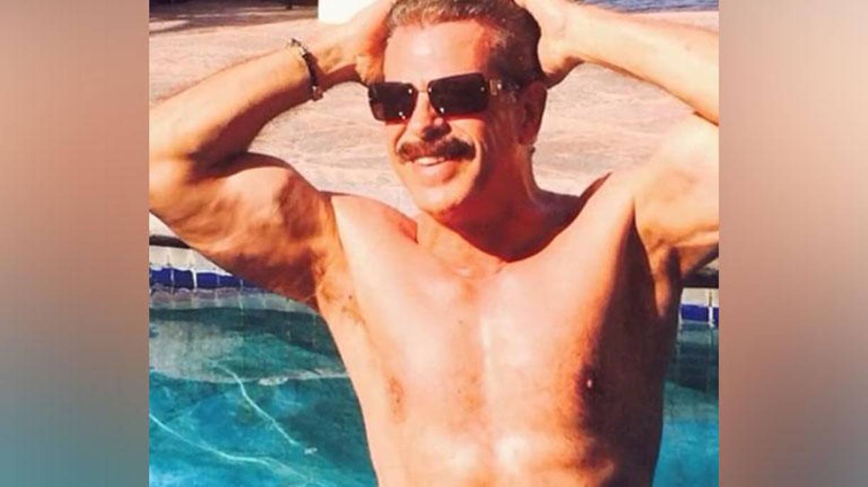 Situación que lo llevó a perder contratos en todas las televisoras, incluyendo Telemundo, televisora en la que estaba trabajando en el momento de la polémica, hasta que en el 2021 Televisa decidió llamarlo nuevamente y se unió a la telenovela “Diseñando tu amor.