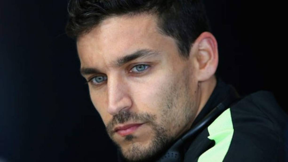 El también españolñ, el volante Jesús Navas una baja sobre el final.