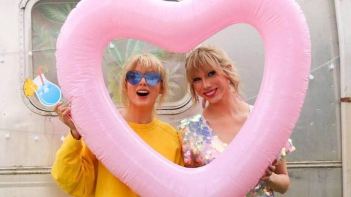 Recientemente ganó popularidad gracias a Taylor Swift, con quien grabó 'You Need to Calm Down', donde participan varias estrellas de la comunidad LGBTQ.<br/>