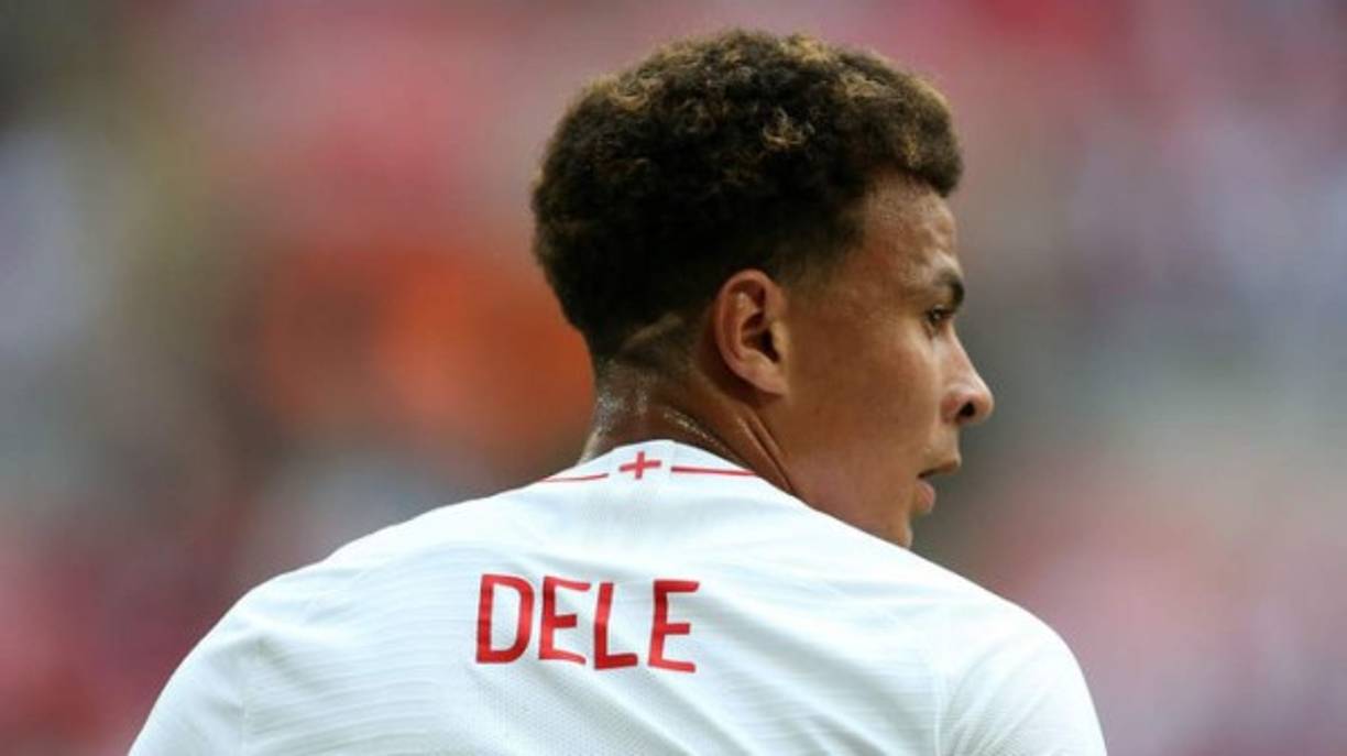 Dele Alli fue abandonado por su padre, príncipe de una tribu nigeriana. Es por eso que en su camiseta sólo se puede leer 'Dele', sin el acompañamiento de 'Alli', debido a que rechaza su origen.