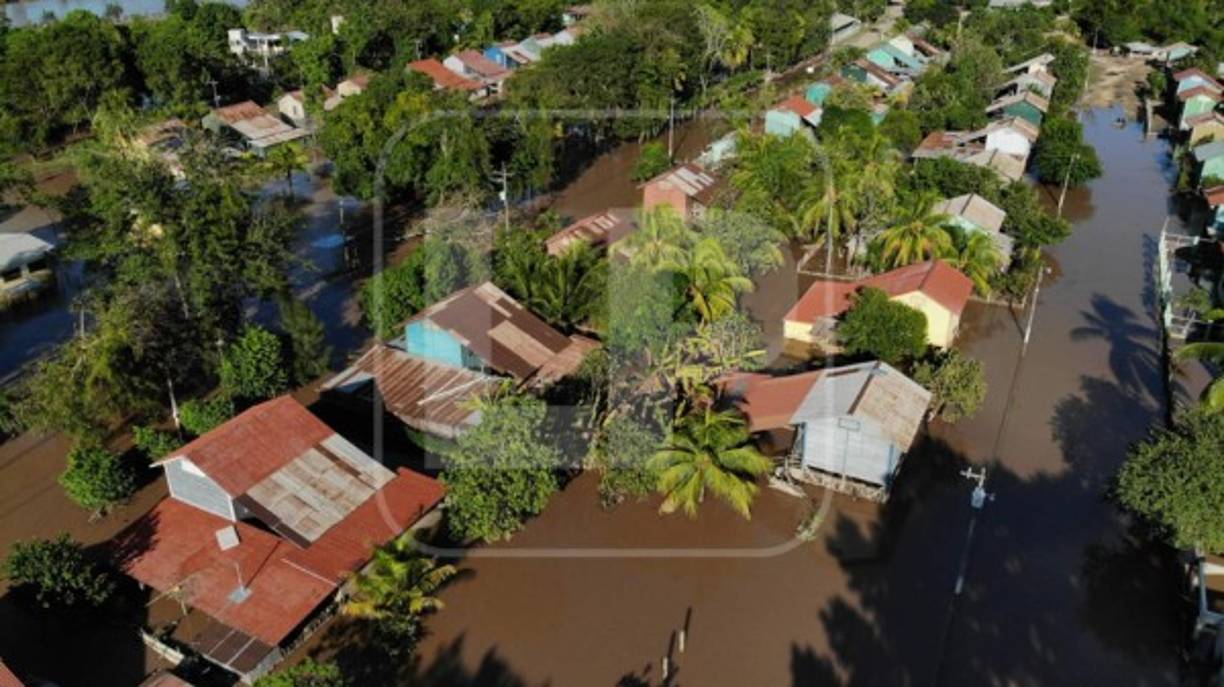 Las que eran calles principales están convertidas en ríos. Cuando hace sol el agua baja, pero despacio, y cuando llueve el caudal aumenta.