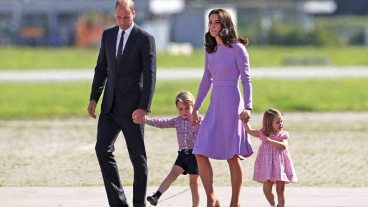 Tras su visita oficial a Polonia y Alemania, en julio de 2017, la duquesa de Cambrige se mostró con el vestido de Emilia Wickstead y al parecer, se convirtió en uno de sus favoritos.
