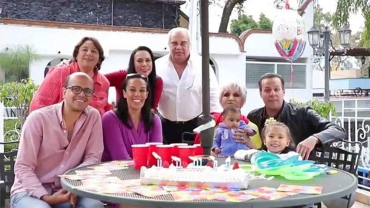 Ante esto los hijos del cantante aseguraron que Sarita les había hecho una 'mala jugada' ya que los ignoró por completo.<br/><br/>