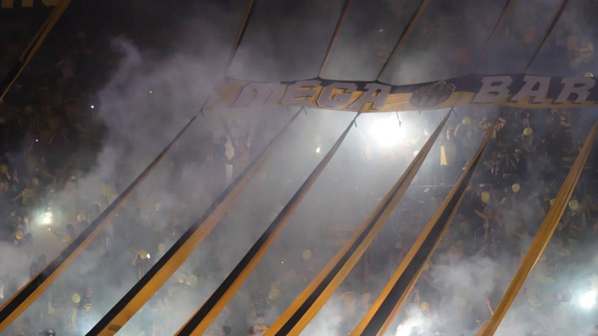 La afición del Real España puso el ambiente en el estadio Olímpico durante el Clásico ante Olimpia.
