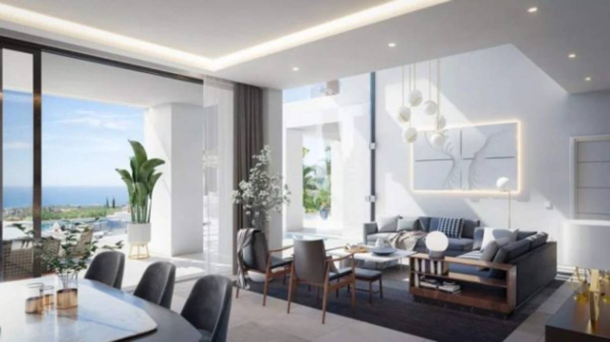 La lujosa mansión es de dos plantas, súper moderna. Tiene cuatro amplias habitaciones con una vista espectacular. Cuenta con un garaje subterráneo u un helipuerto.