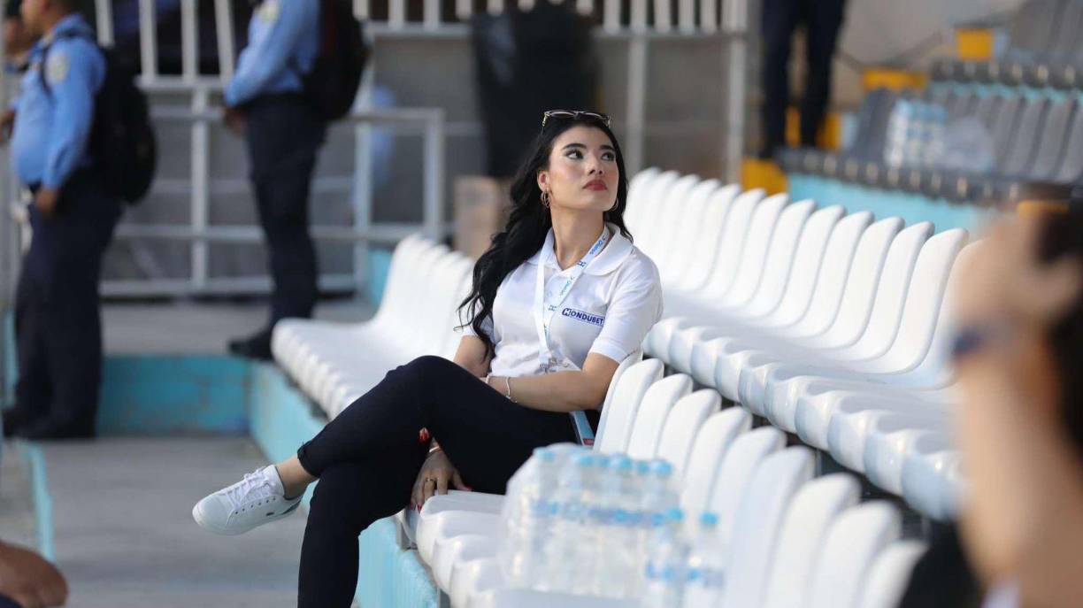 Esta chica también robó suspiros en las graderías del recinto capitalino. 