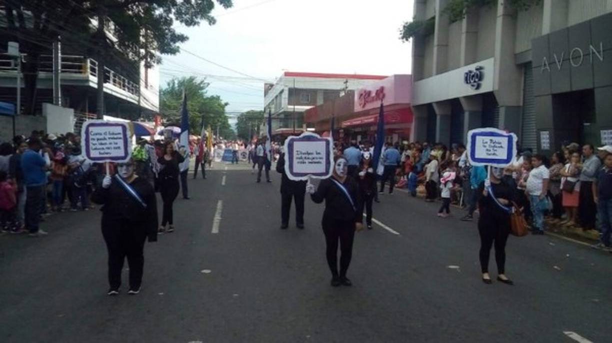 Otros aprovecharon la ocasión para demostrar su descontento.