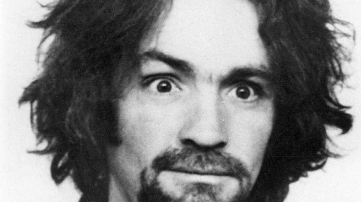 Charles Manson - Instigó a la secta conocida como 'La Familia Manson' a matar a varias personas. El grupo de seguidores del asesino estadounidense surgió en el desierto de California a finales de los años 1960.