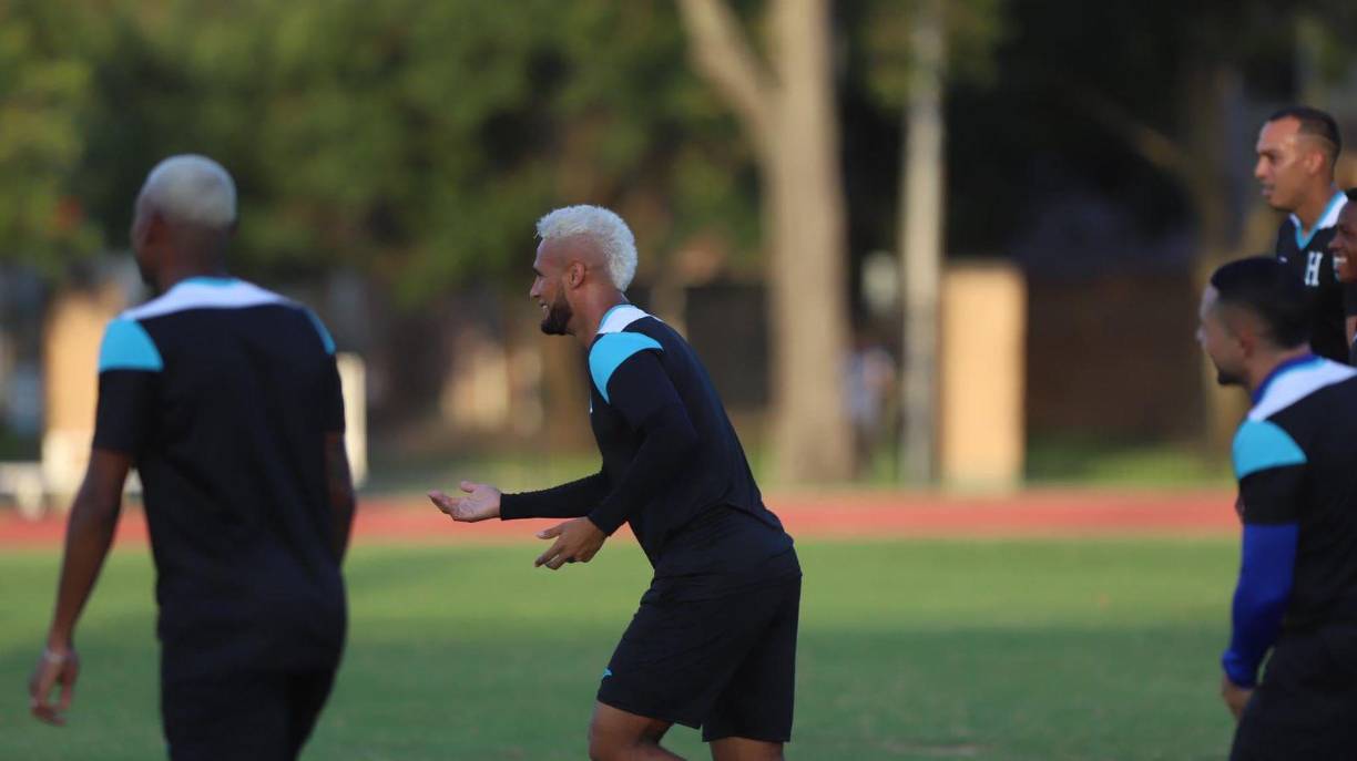 Volante derecho: Alex López.