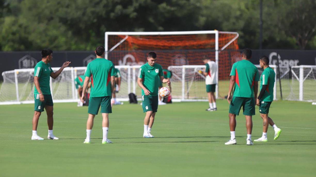 El equipo azteca utilizó las instalaciones del Houston Dynamo de la MLS y ahí Jaime Lozano tuvo su tercera sesión de entrenamiento al frente del elenco mexicano luego del cese de Diego Cocca.