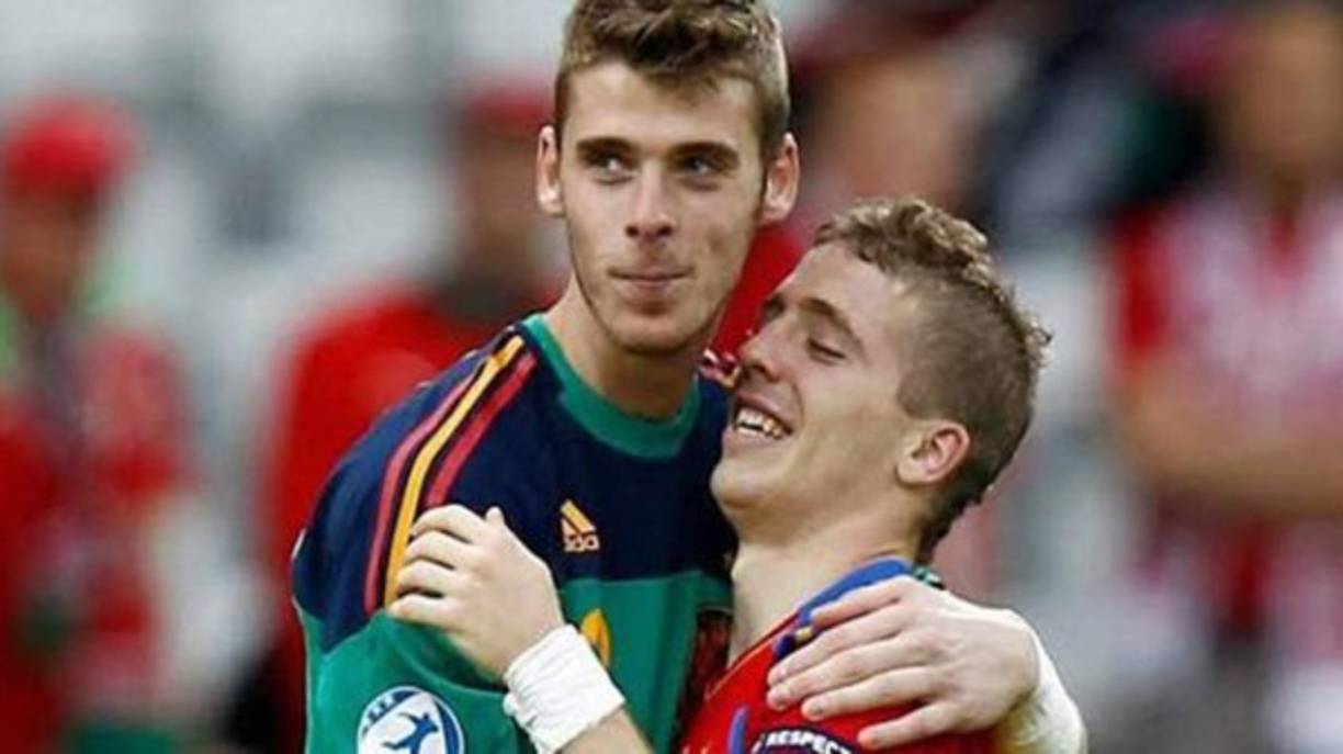 Hace cuatro meses el portero David De Gea y el futbolista Iker Muniain fueron los protagonistas de otros escándalo sexual en España. Previo a la Eurocopa 2016, una testigo protegida que participa en el caso contra Ignacio Allende, alias “Torbe”, director de cine para adutos que está detenido desde abril pasado por corrupción de menores, indicó que De Gea la habría contactado para que mantuviera relaciones sexuales con Muniain.