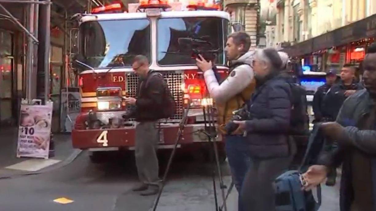 Imágenes del derrumbe de un edificio de parqueo en NYC