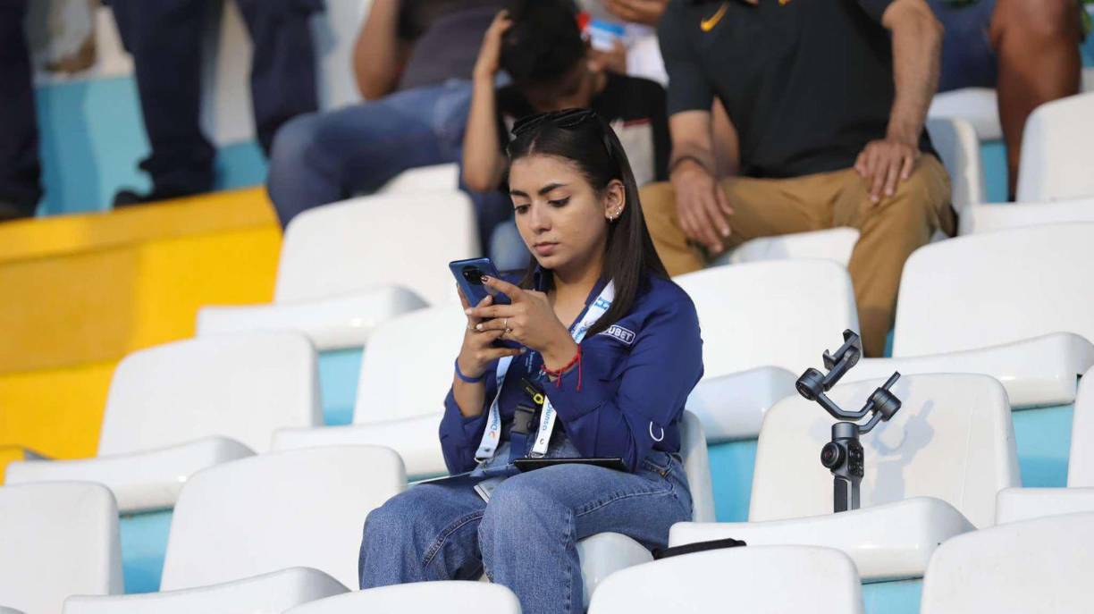 Las bellas chicas que cautivaron en las graderías del Estadio Nacional Chelato Uclés. 
