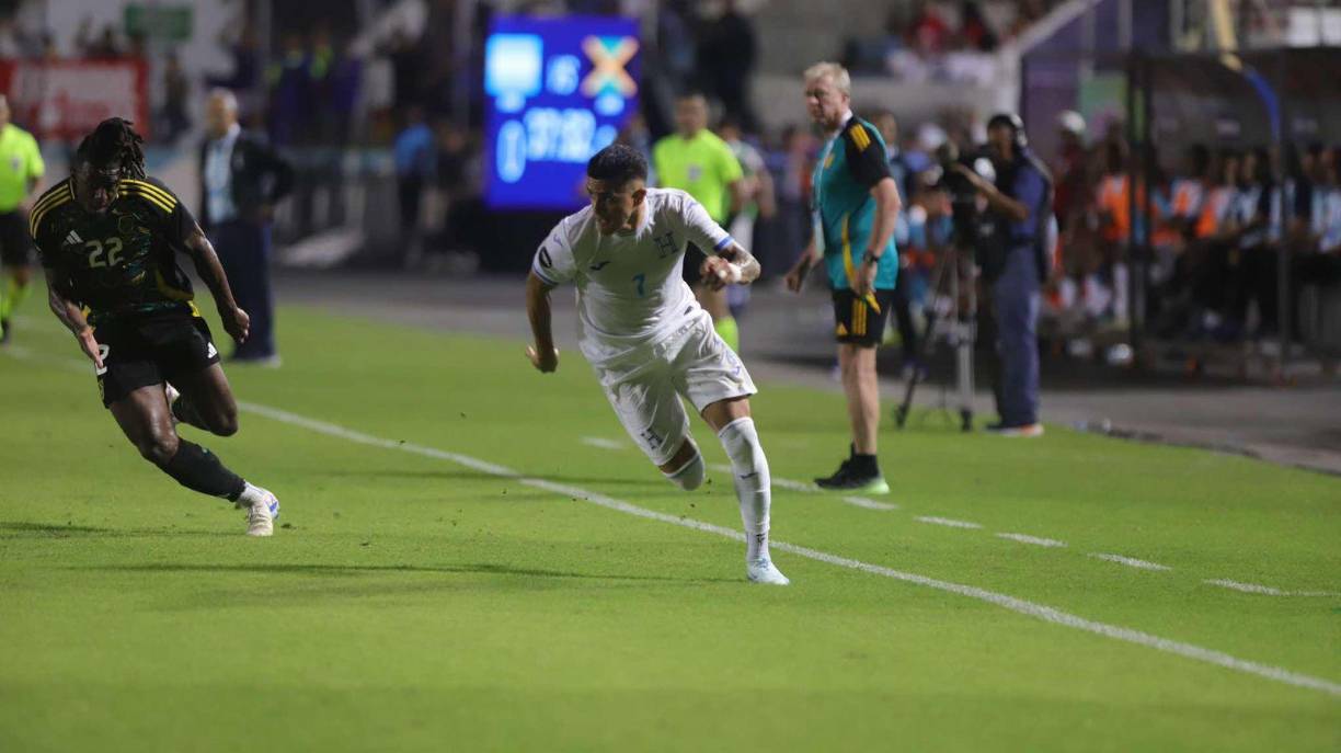 6. Poca profundidad por las bandas: Honduras sigue adoleciendo la falta de progresión por los costados porque Joseph Rosales es cumplidor, pero no da más y las lesiones han mermado la banda derecha.