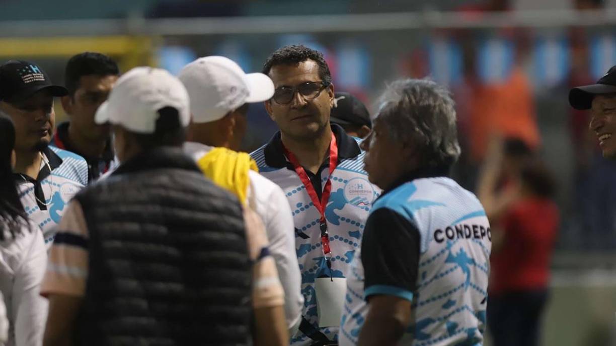 Ramón Maradiaga y Nerlin Membreño estuvieron presentes en la reinauguración del estadio Morazán.