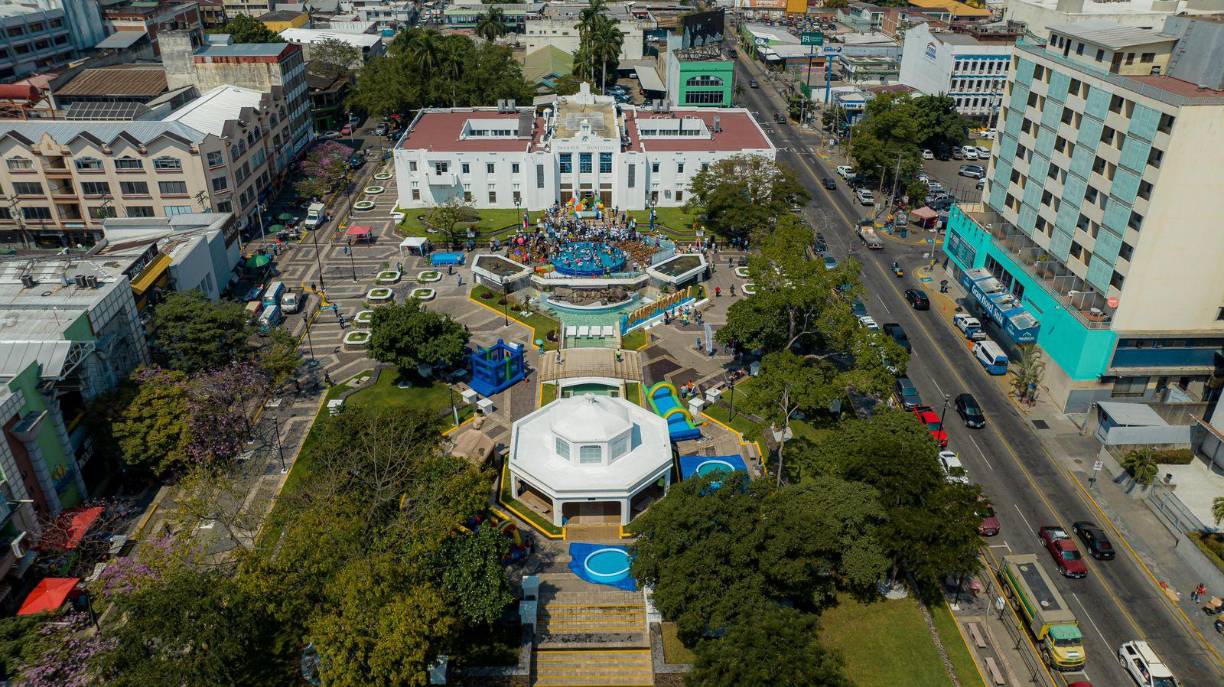 Contreras dijo que las piscinas estarán habilitadas “de día y de noche”.