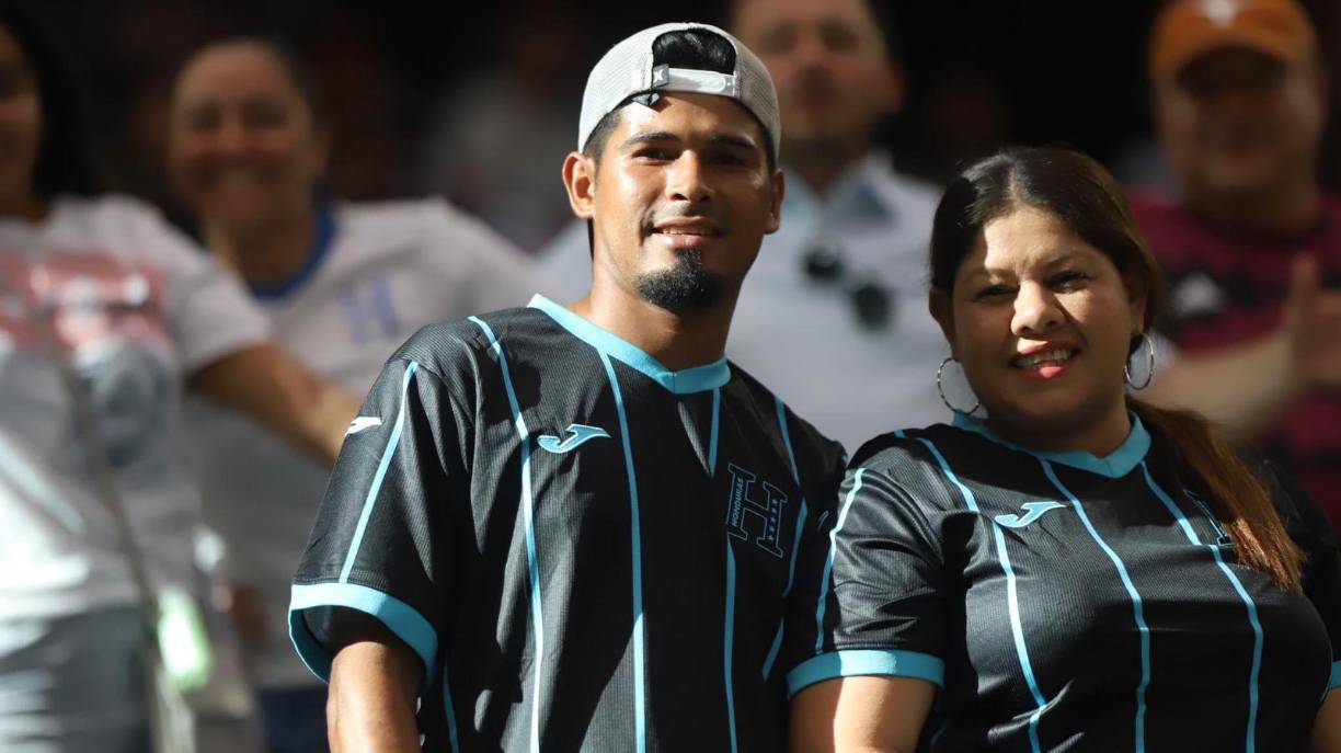 Los catrachos llegaron con toda la actitud para apoyar a la H en el inicio de la Copa Oro.