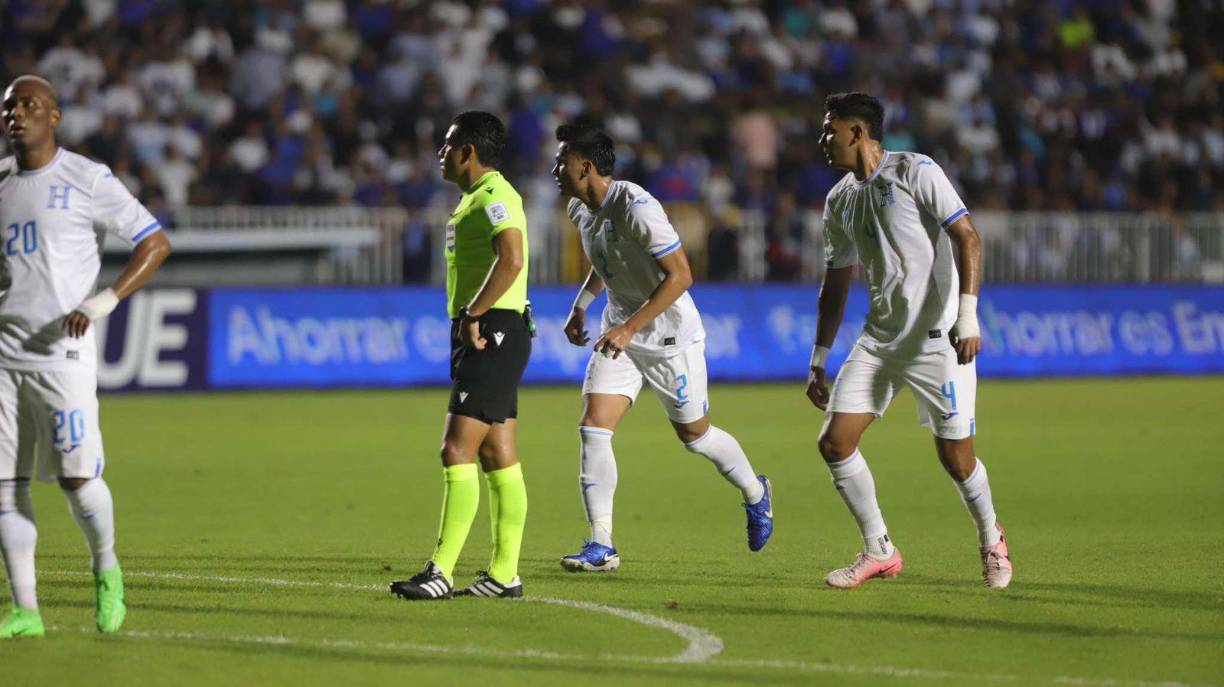 2. Mal partido de Denil y Vega: En partidos anteriores esta mancuerna utilizada por Rueda en juegos oficiales se mostró solvente y casi que infalibles, pero ante Jamaica flaquearon.