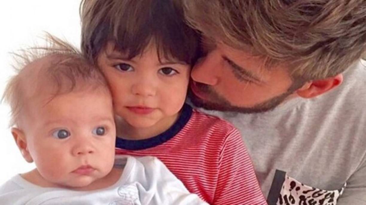 Piqué junto a Sasha y Milan.