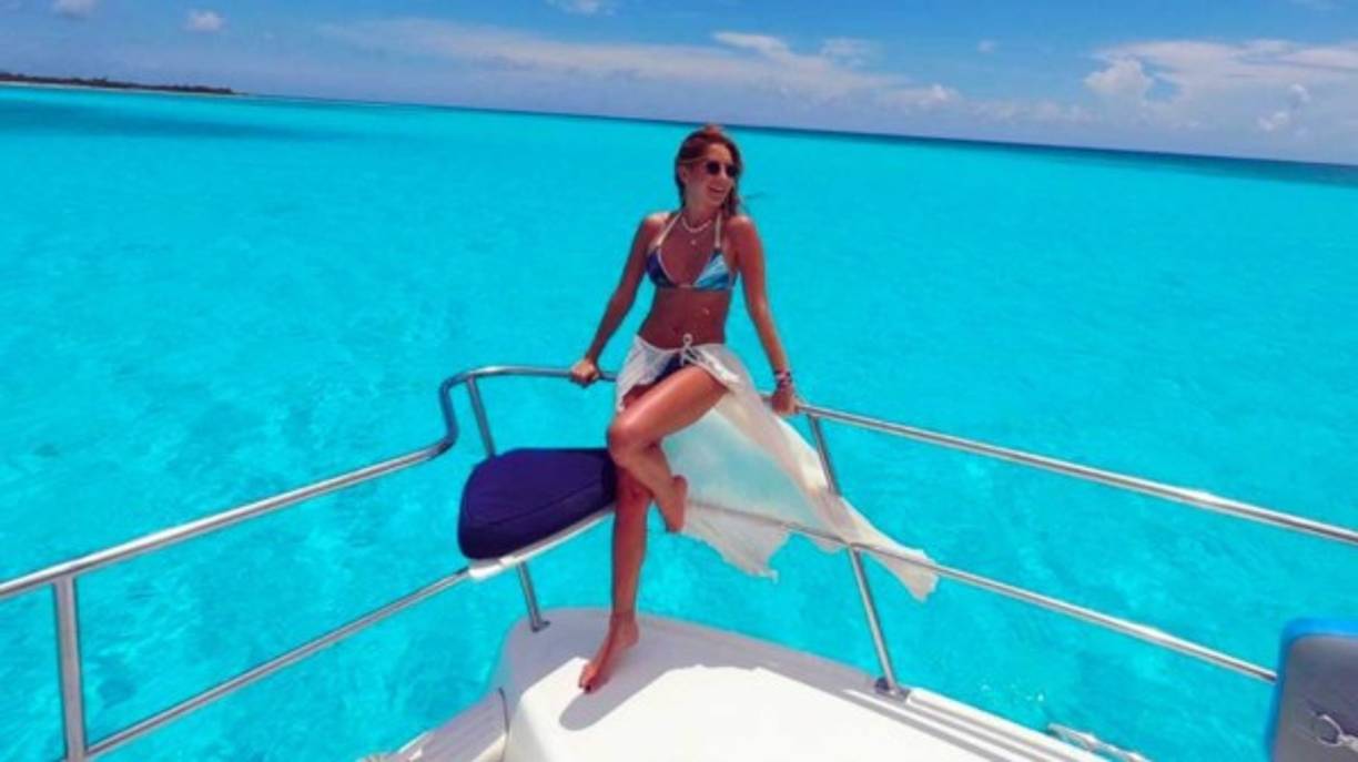 De lo que se trata es de presumir que están felices, de vacaciones y mostrar sus esculturales cuerpos.