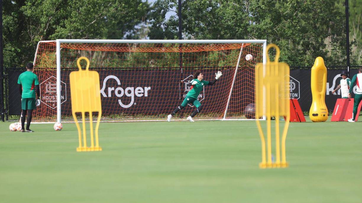 Una hondureña cautiva: México cerró filas para la batalla ante Honduras
